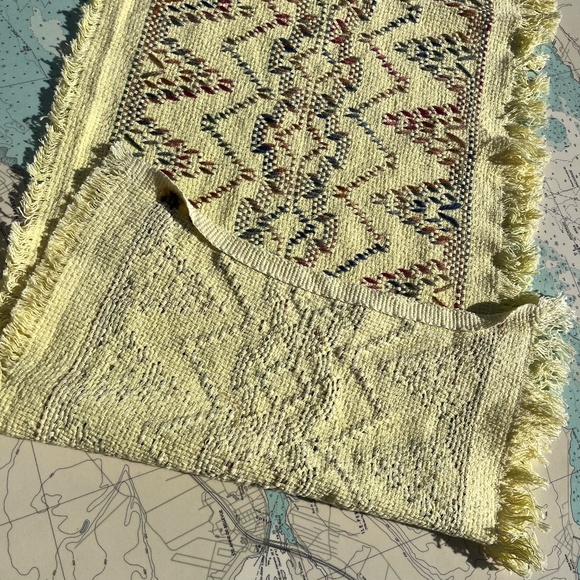 Vintage Yellow Knit / Embroidered Table Runner - Picture 3 of 3